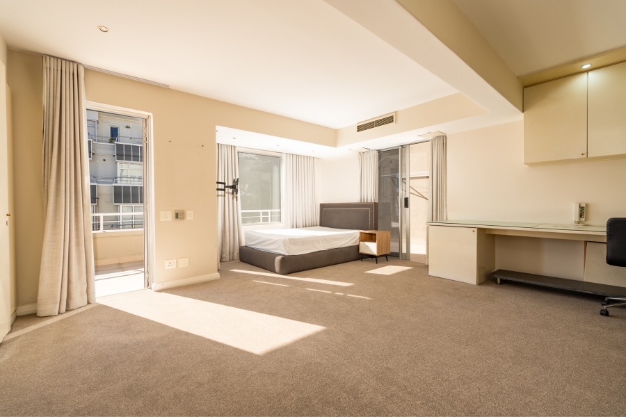 To Let 4 Bedroom Property for Rent in Sea Point Western Cape
